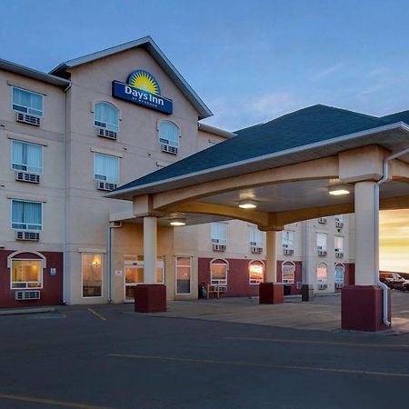 Days Inn By Wyndham Dawson Creek Kültér fotó